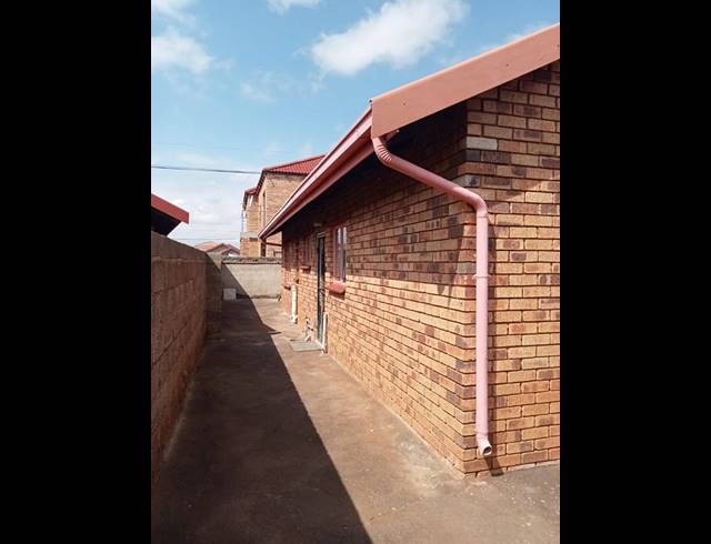 3 BEDROOM HOUSE FOR SALE IN PROTEA GLEN EXT